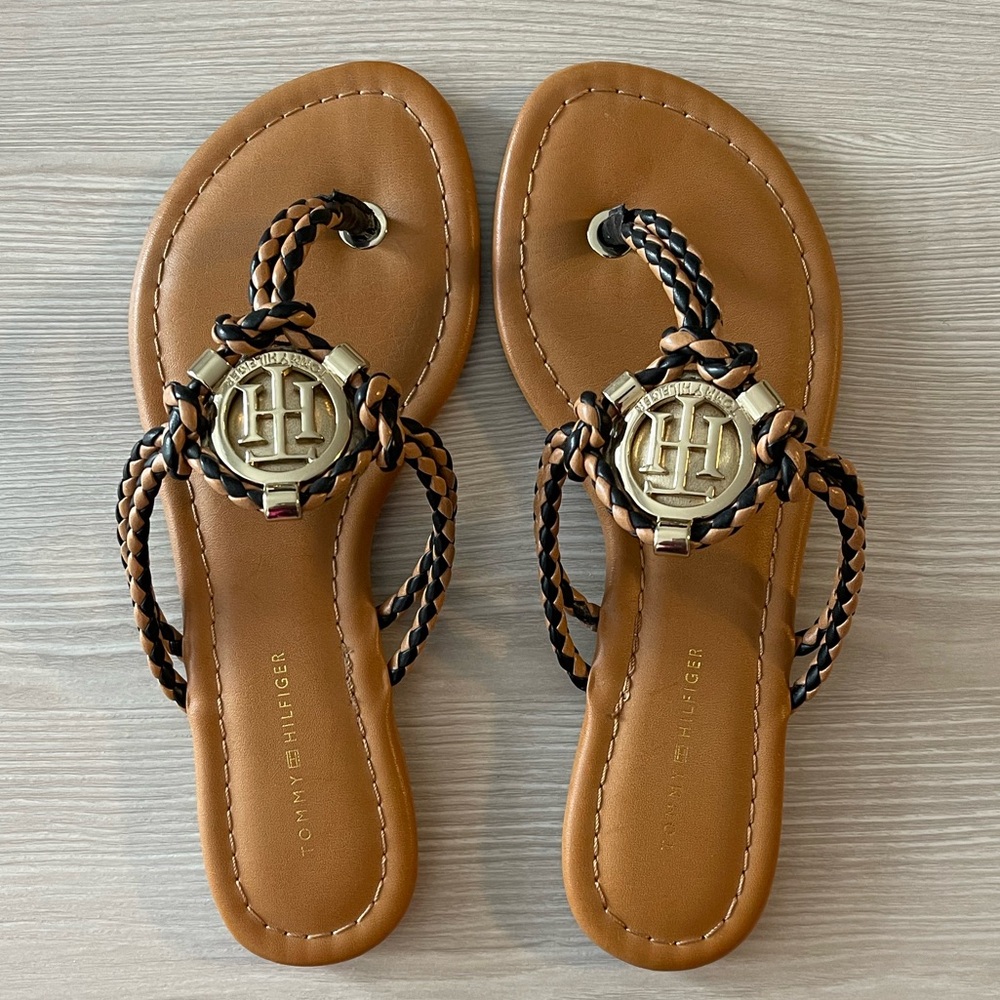 🖤💛Tommy Hilfiger Flat Sandals💛🖤